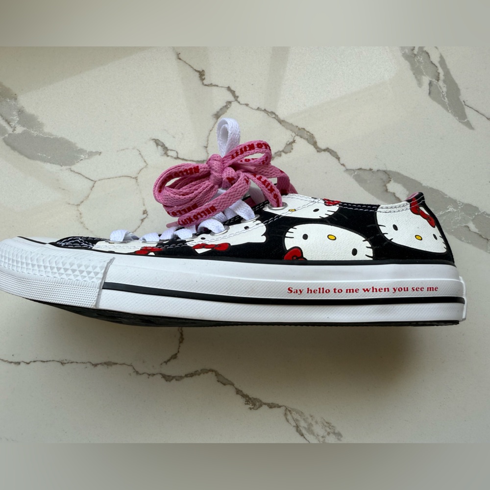 New hello kitty converse!